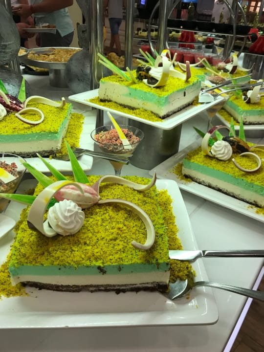 Buffet VONRESORT Golden Beach