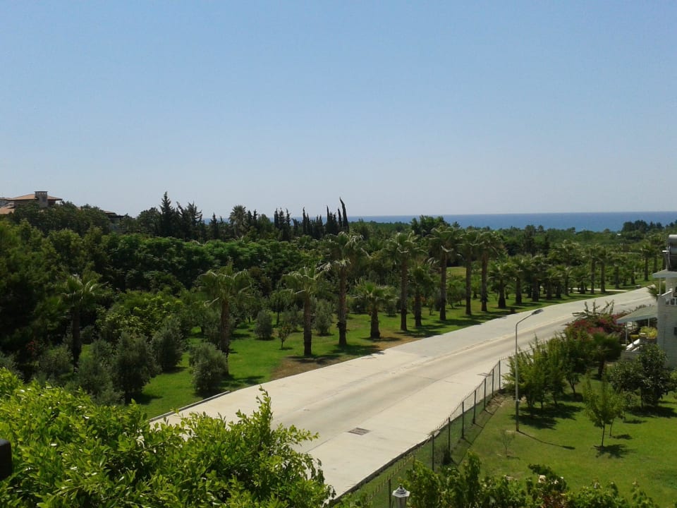 Weg zum Strand Club Grand Aqua