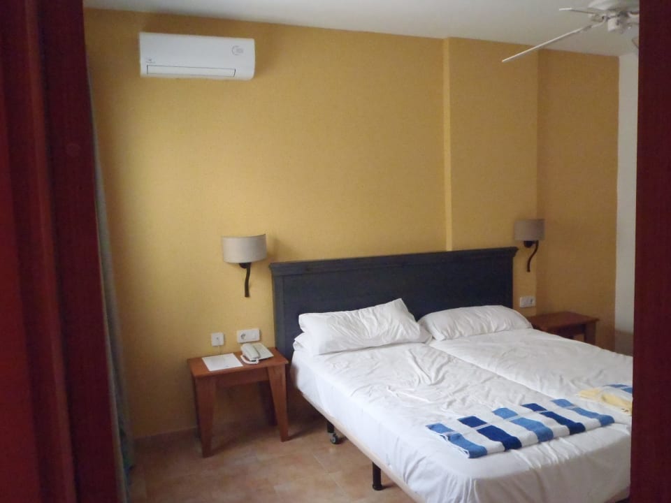 Schlafzimmer SBH Hotel Royal Monica