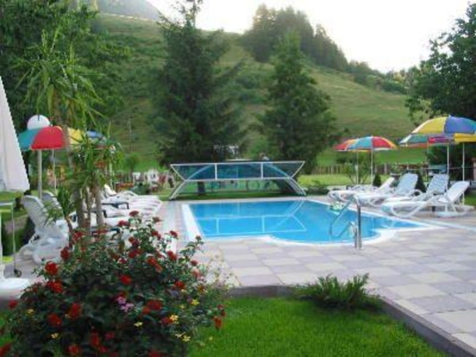 Pool-Anlage Hotel Victoria