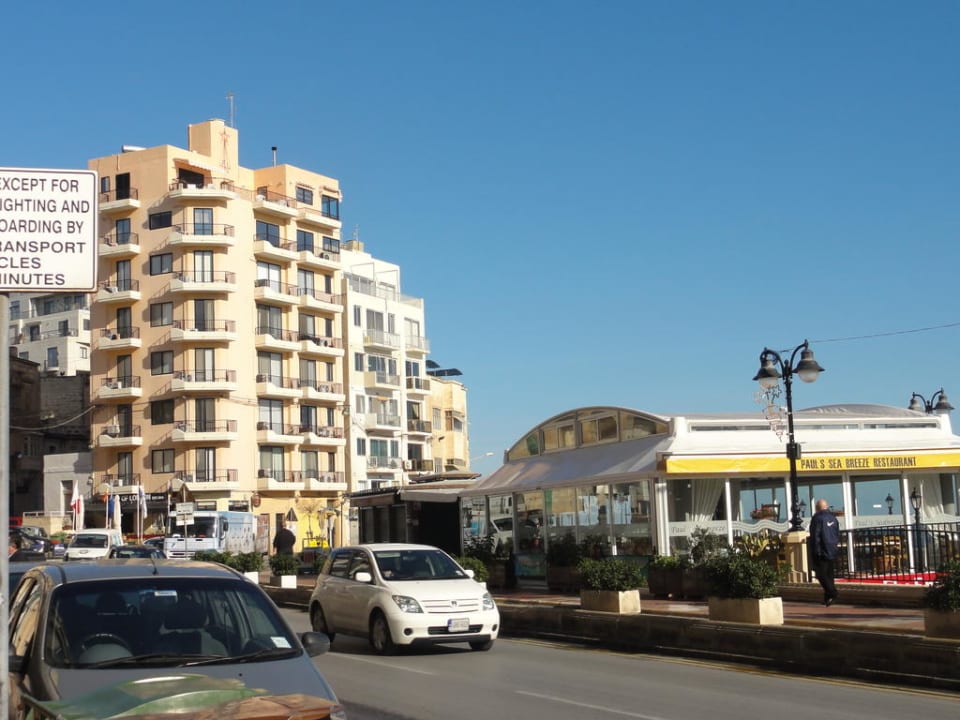 Aussicht links vor dem Hotel St. Julian's Bay Hotel