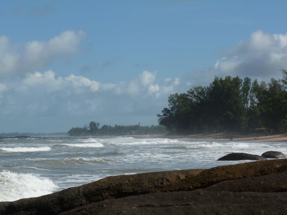 Strand bei Flut Khaolak Laguna Resort