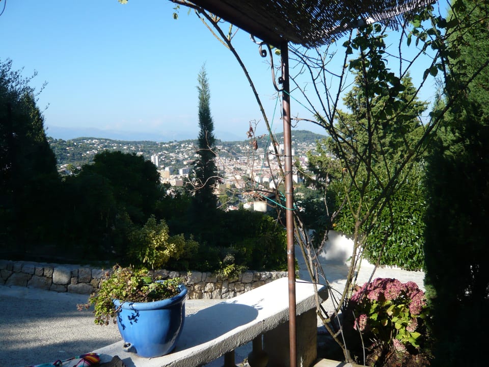 Ausblick von der Terrasse unseres Zimmers Mistral Villa Le Port d'Attache