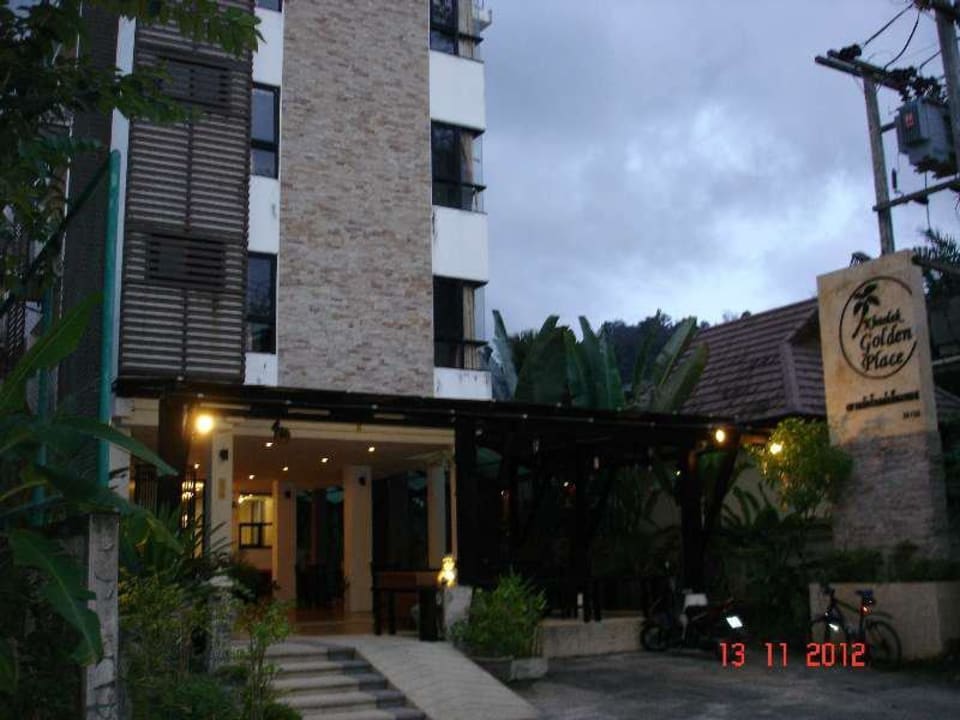 Ansicht zum Hoteleingang Hotel Golden Place Khaloak