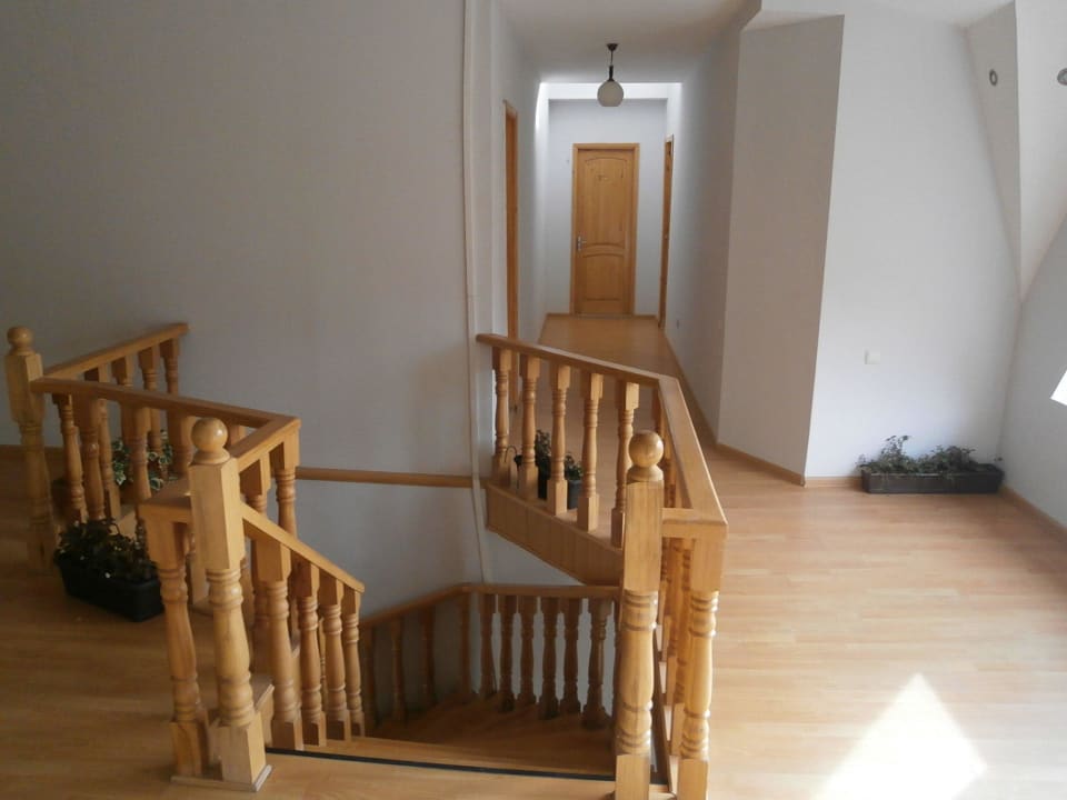 Gang im zweiten Obergeschoss Hotel Svaneti