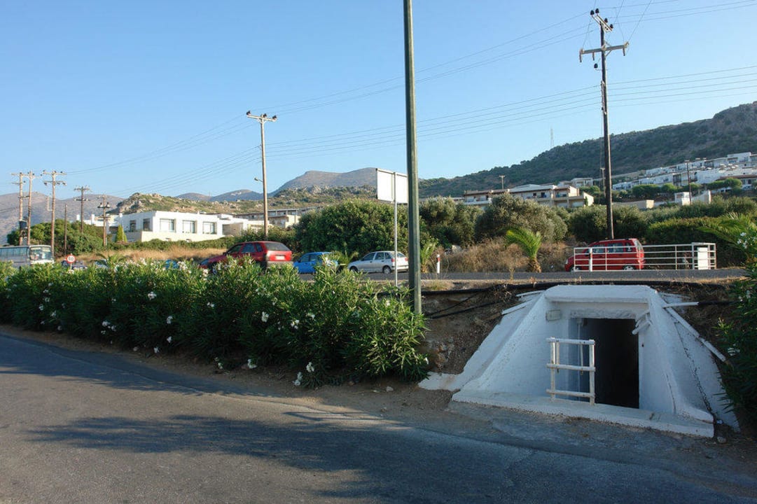 Unterführung Grand Hotel Holiday Resort