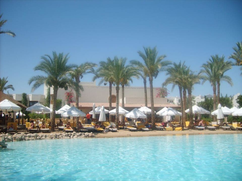 Der angelegte Sandstrand Ghazala Gardens