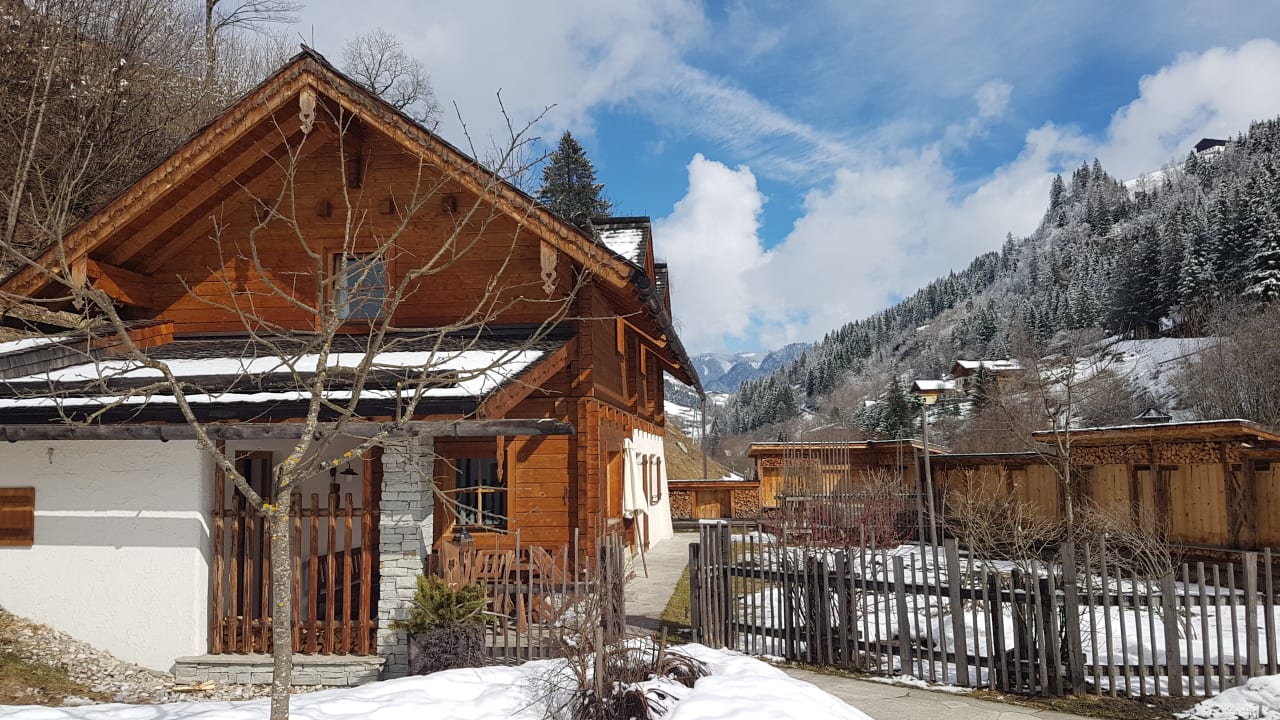 Außenansicht Feriendorf Holzleb'n