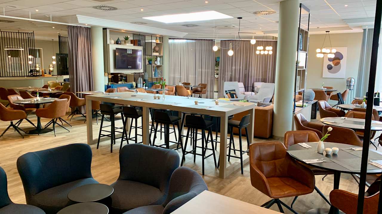 Lobby Courtyard by Marriott Schwerin