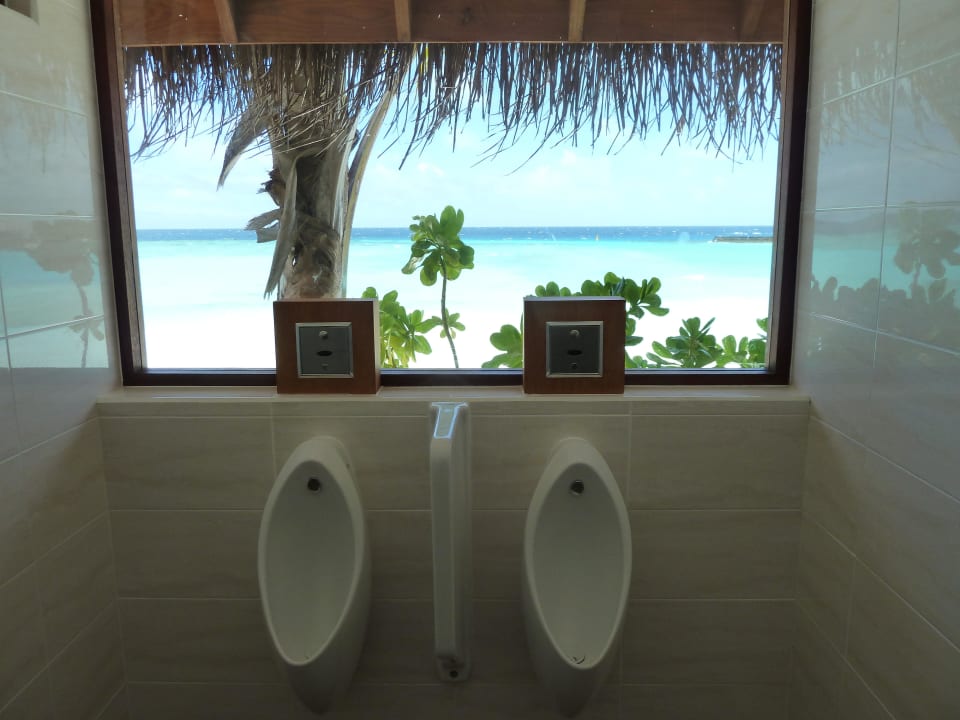 Was für ein Ausblick für die Herren Veligandu Maldives Resort Island