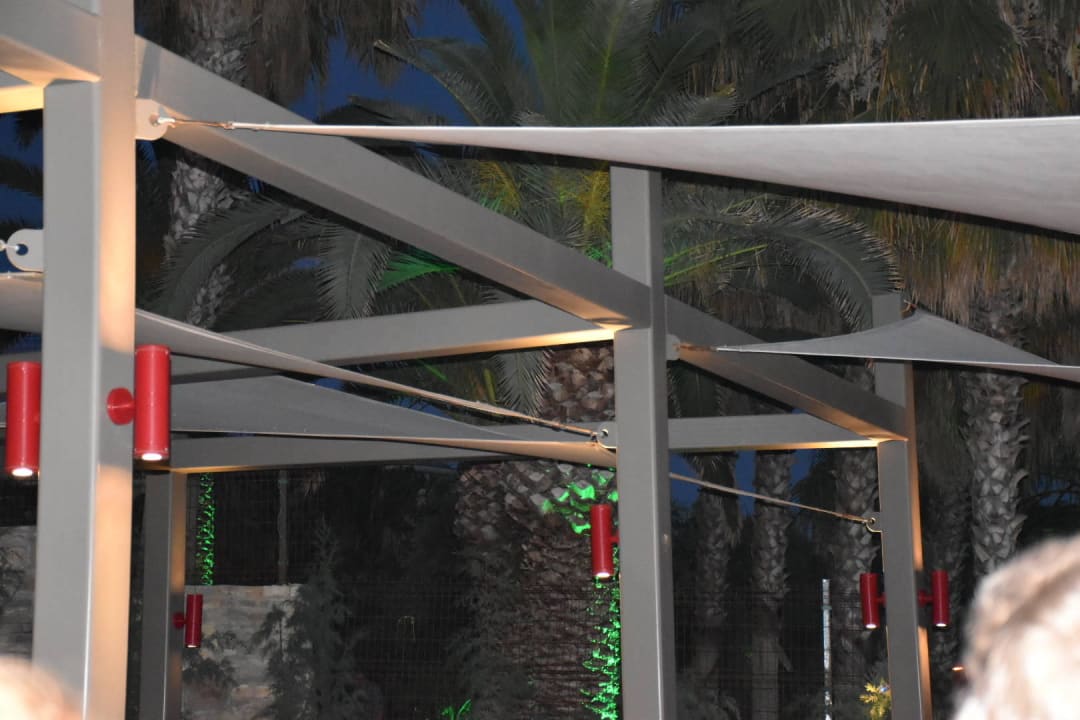 Strandbar am Abend The Sense Deluxe Hotel
