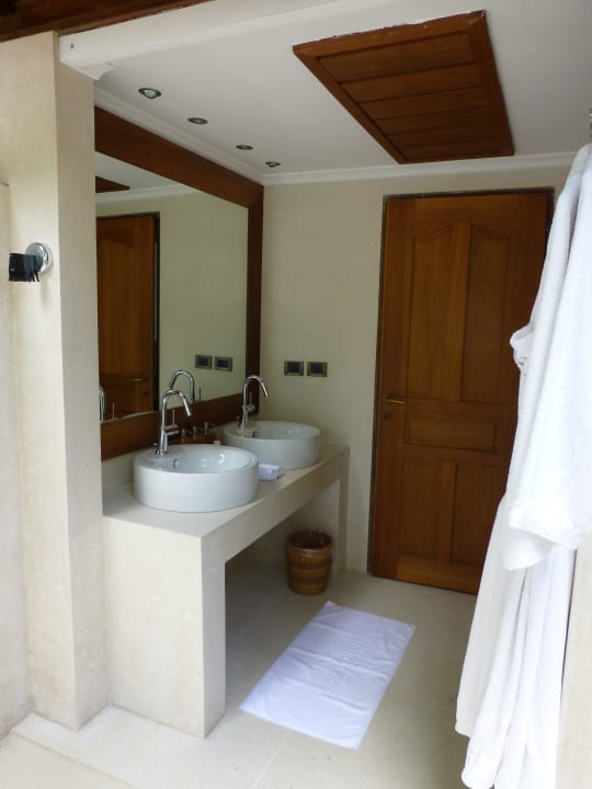 Bad ananea Diamonds Athuruga