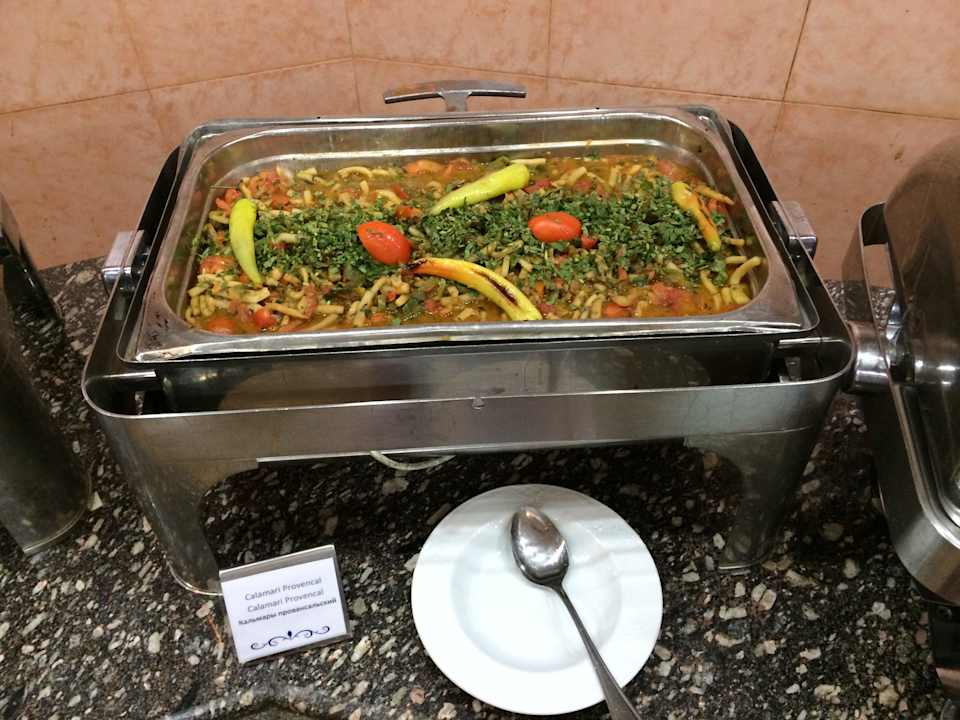 Abendessen im Restaurant SUNRISE Holidays Resort (Adults Only)