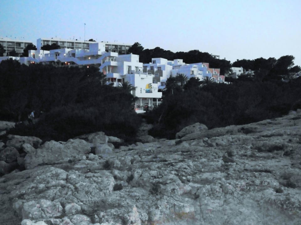 Hotel vom Felsen gegenüber Barceló Portinatx - Adults only