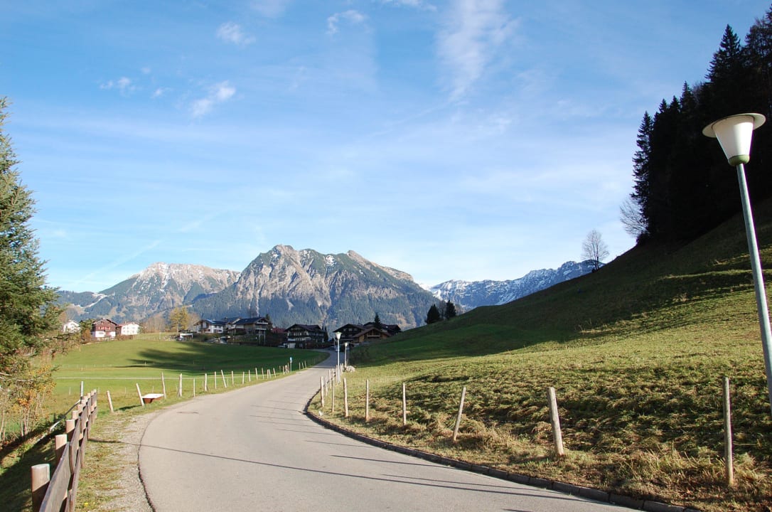 Eingekuschelt in die Landschaft Hotel Bergruh