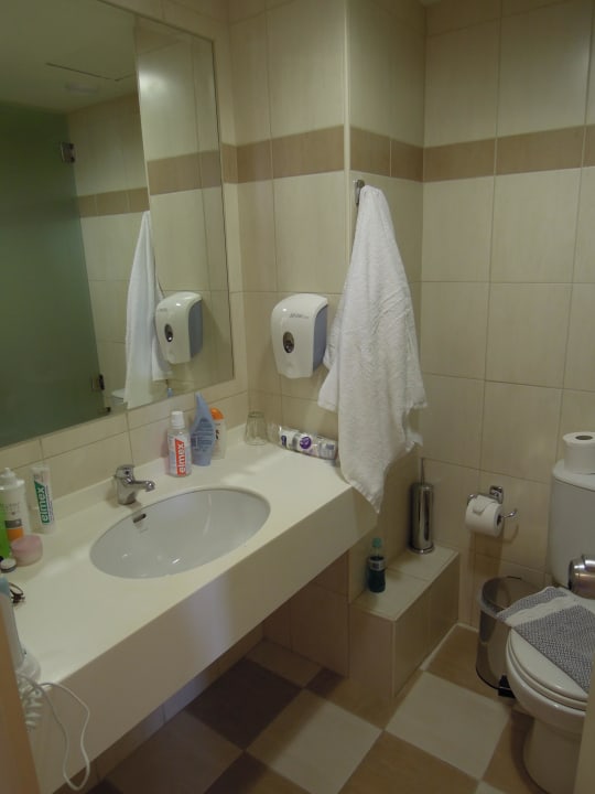 Łazienka w pokoju w budynku głównym Eurohotel Katrin Hotel & Bungalows