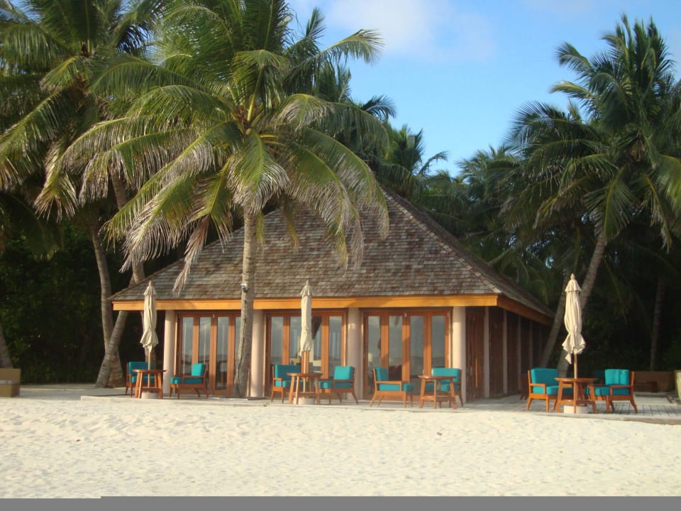 Athiri Bar Veligandu Maldives Resort Island