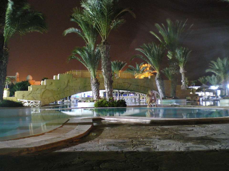 Pool bei Nacht Houda Golf & Beach Club