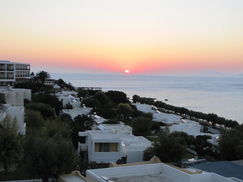 Ausblick von unserem Balkon Dimitra Beach Hotel & Suites