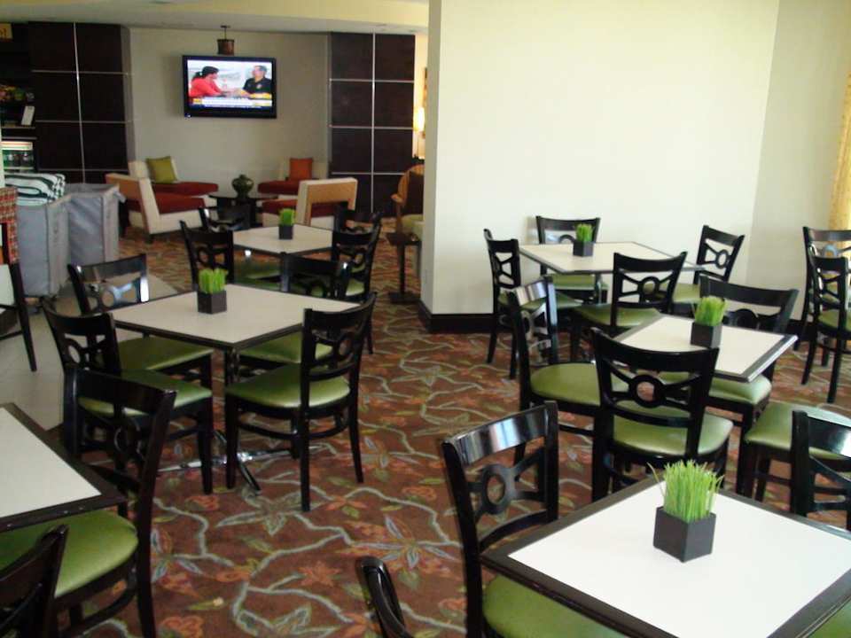 Buffet Residence Inn by Marriott St. Petersburg Treasure Island