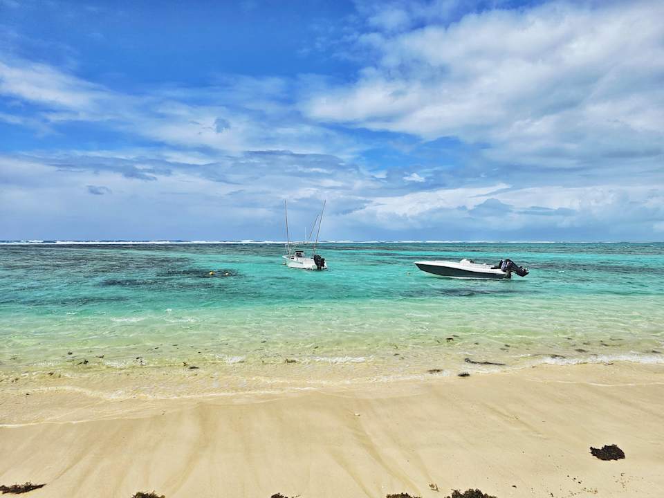 Strand Friday Attitude