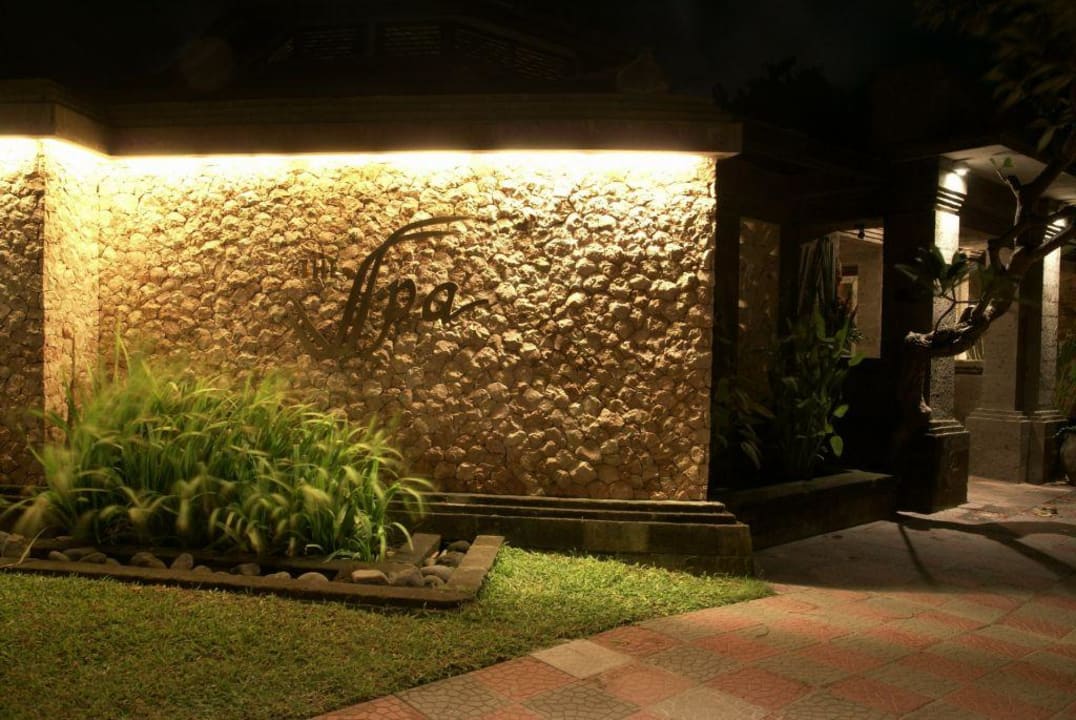 SPA bei Nacht Puri Santrian