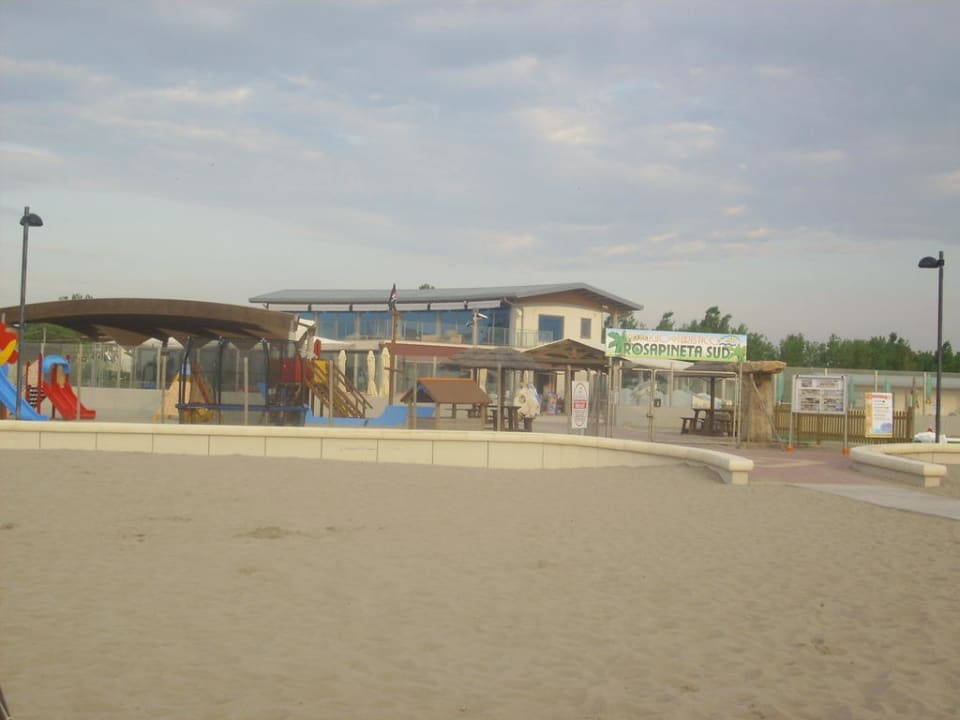 Anlageneingang vom Strand Villaggio Turistico Rosapineta Sud