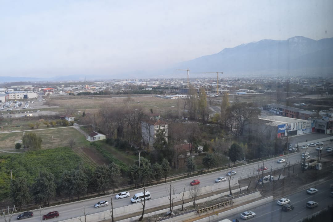Blick vom Zimmer in Richtung der Berge Hampton By Hilton Bursa