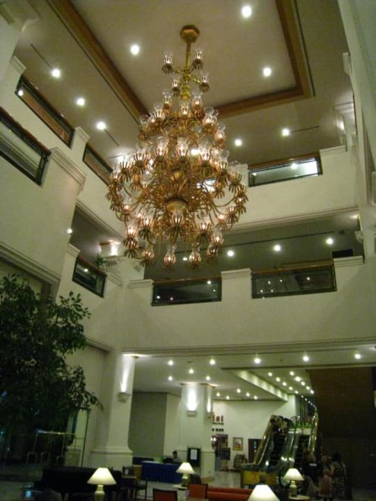 Lobby hoch The Arnoma Hotel