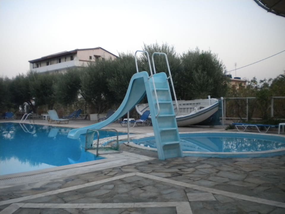 Pool mit Rutsche/ Nichtschwimmerbecken Lili Hotel