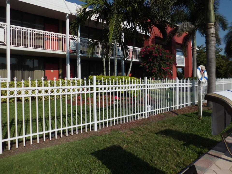 Pool Hotel Ramada Inn of Naples