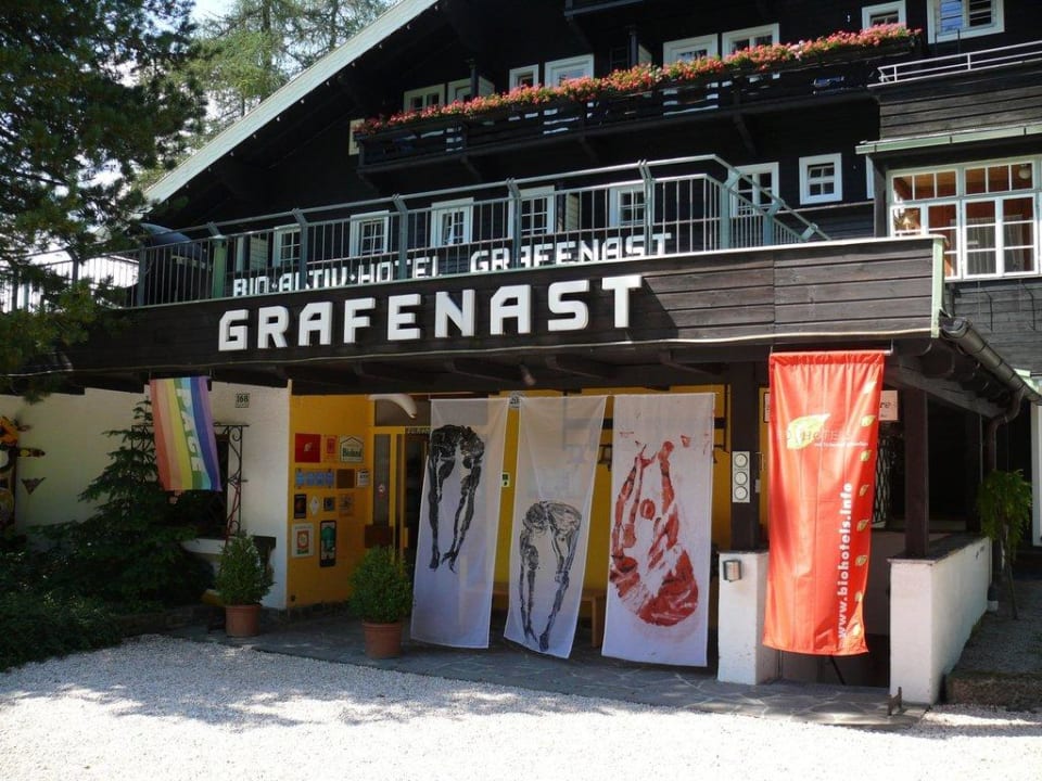 Eingang zum Hotel Naturhotel Grafenast