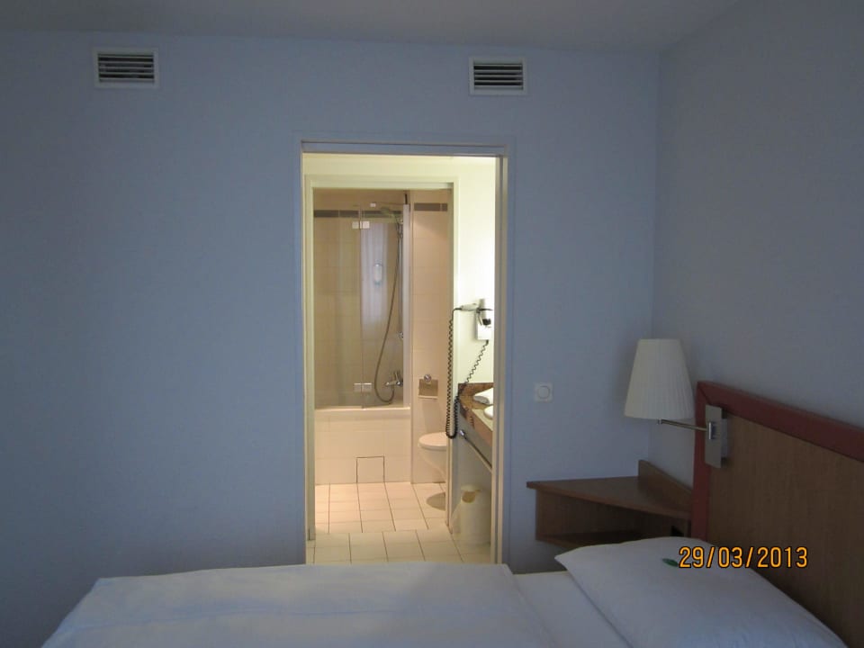 Zugang vom SZ zum Bad NH Collection Hamburg City