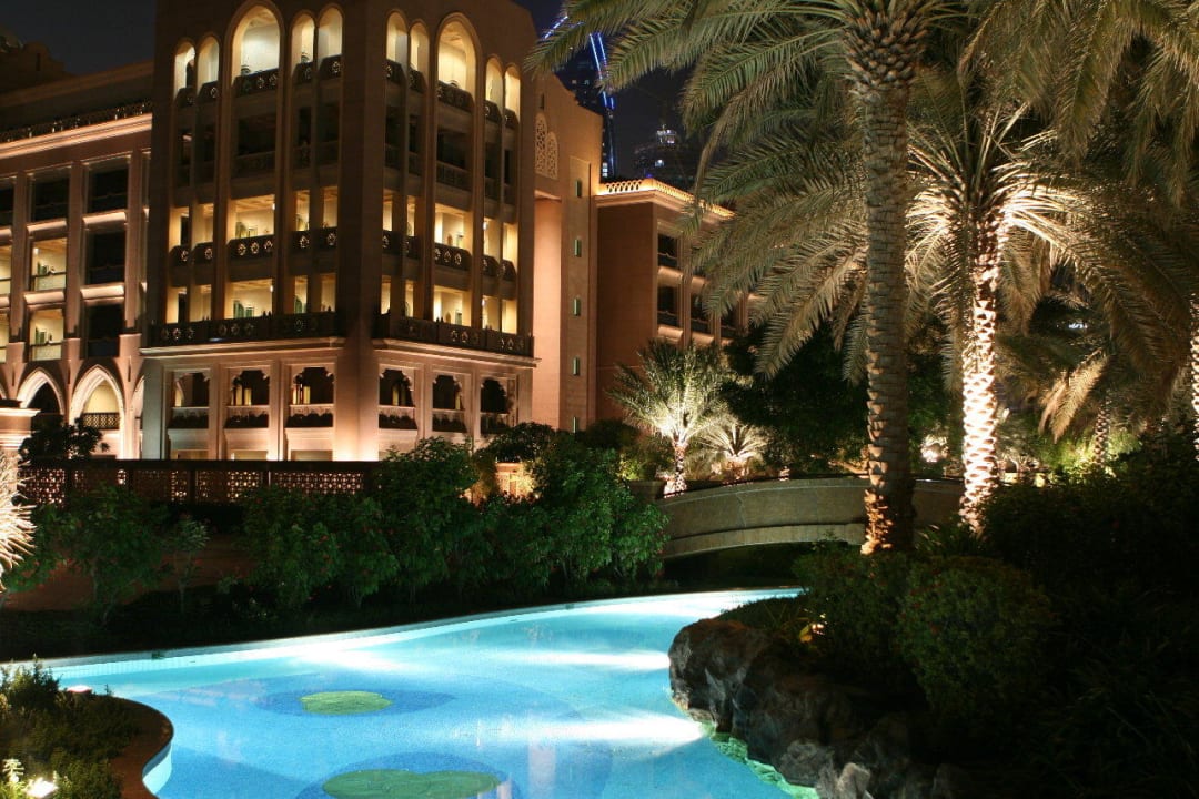 Westpool in der Nacht Emirates Palace Mandarin Oriental