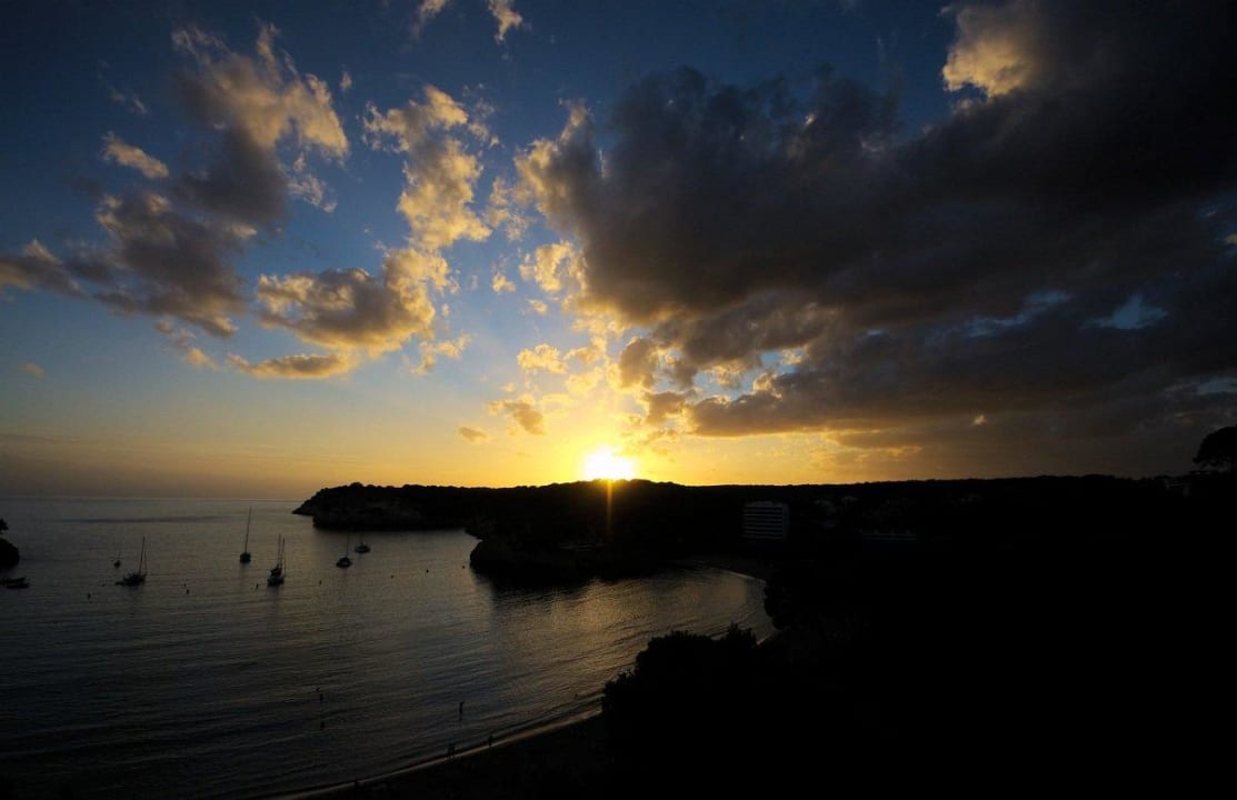 Sonnenuntergang vom Zimmerbalkon Meliá Cala Galdana