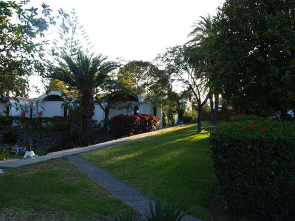 nochmal Garten im Rüken der Tennisplatz Bungalows Cordial Biarritz