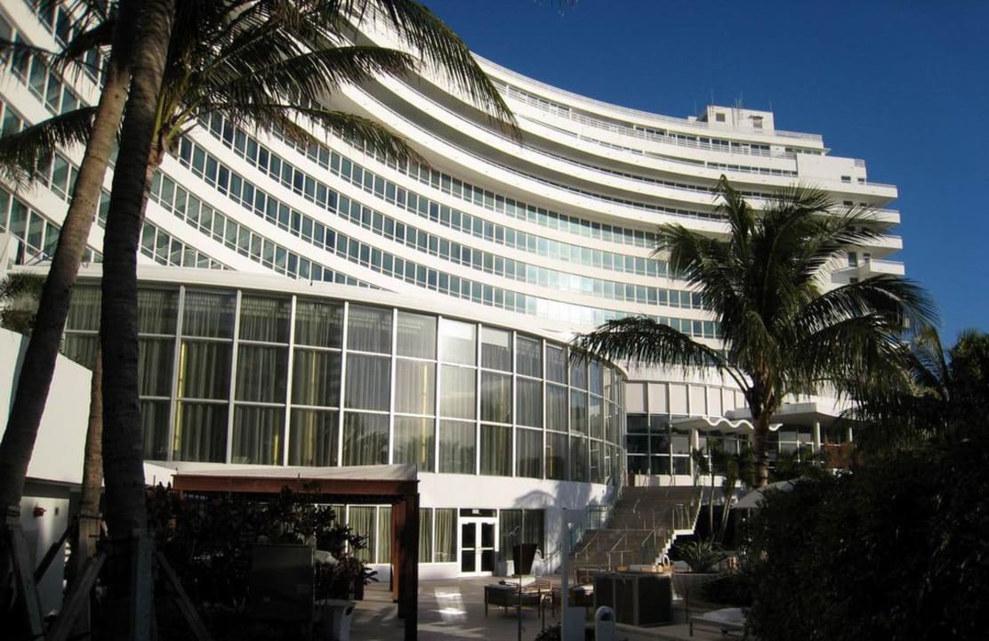 Chateau building Hotel Fontainebleau Miami Beach