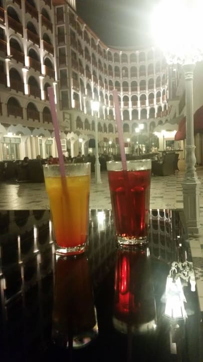 Cocktails Quattro Beach Spa & Resort