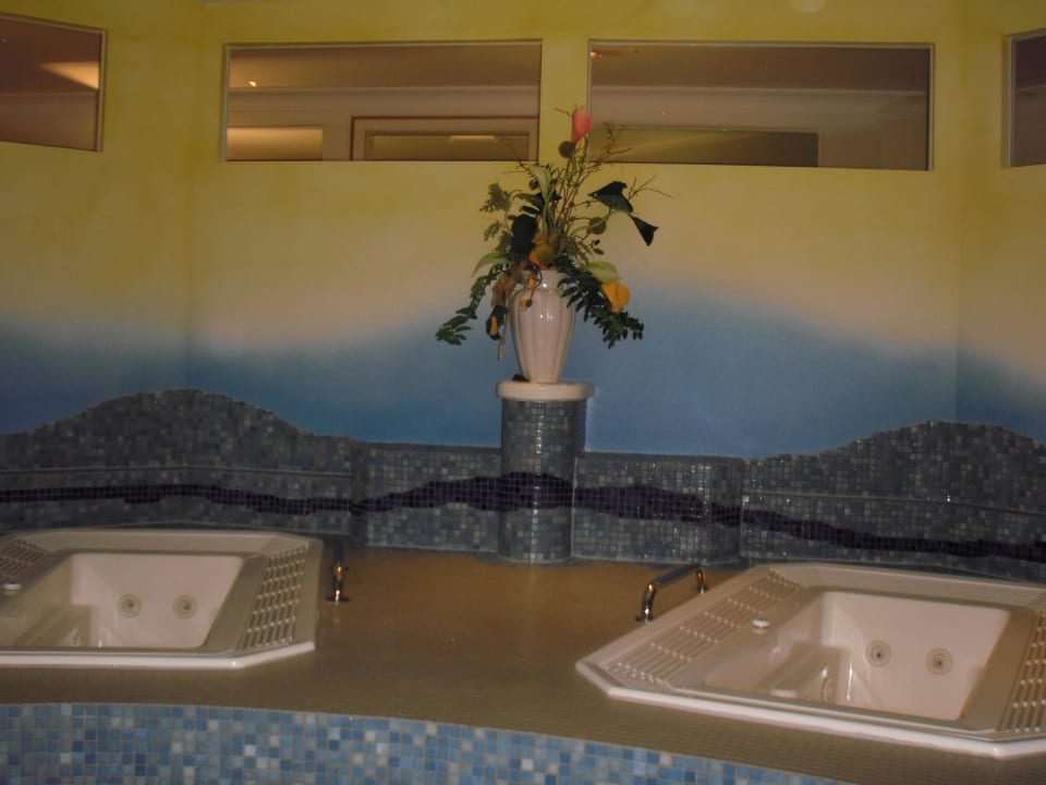 Whirlpools im Wellness-Bereich Dorfhotel Fasching