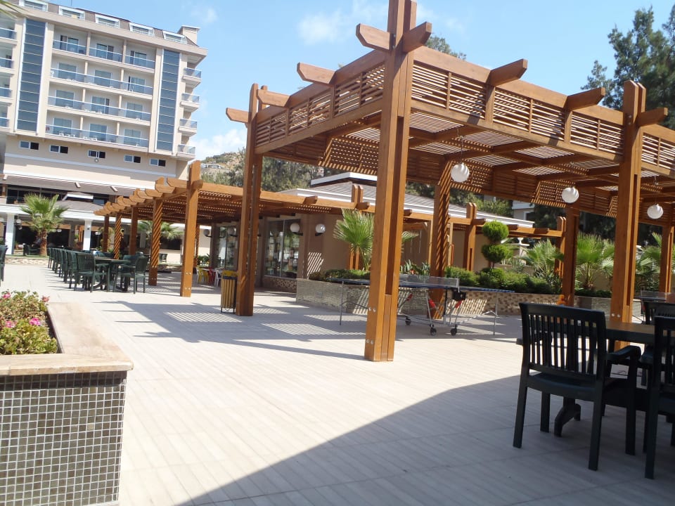 Tischtennisplatten (immer im Schatten) Dizalya Palm Garden