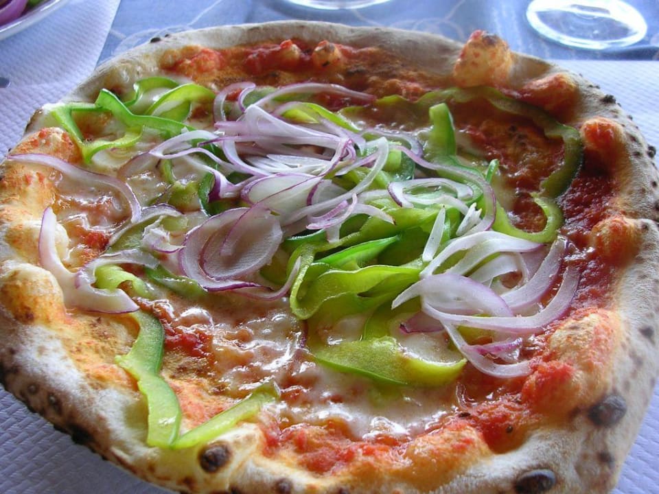 mhhm..lecker Pizza Aldiana Club Rocca Nettuno Calabria