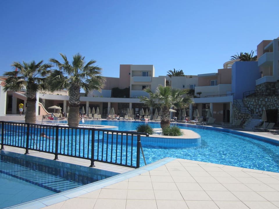 Piscine animée Athina Palace Resort & Spa