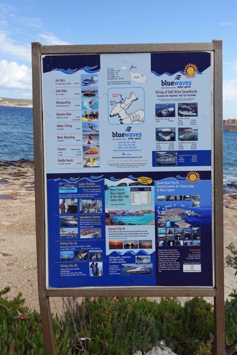 Tafel am Hotelstrand mit Wassersportangeboten und Aktivitäte Riviera Spa Resort - Adults Only