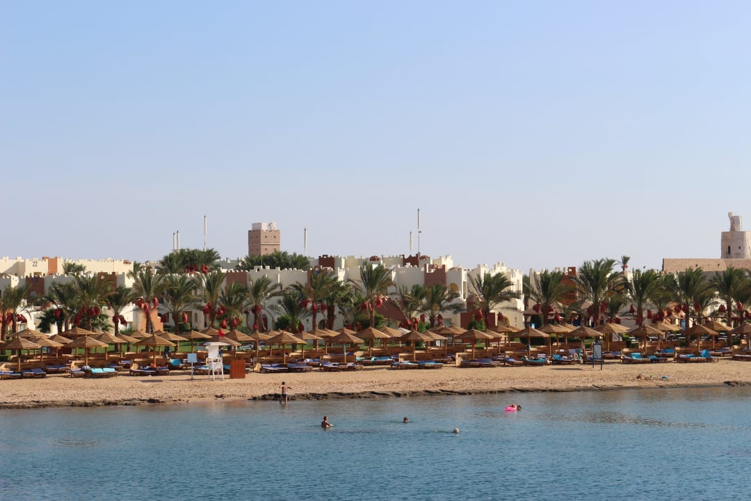 Vom Boot aus SUNRISE Royal Makadi Resort
