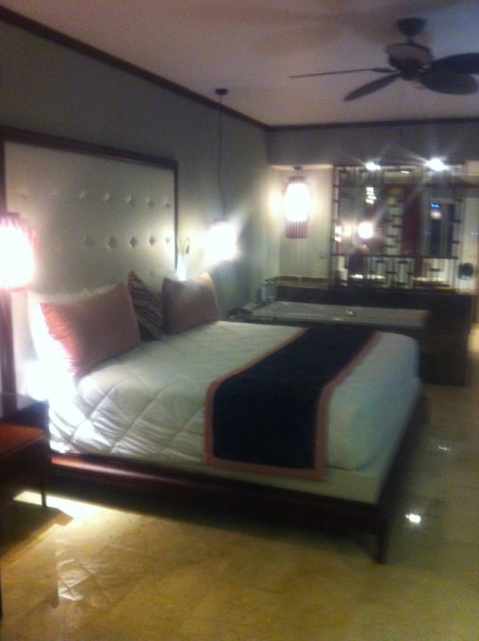 Bett Junior Suite erster Tag Grand Palladium Select Bávaro Resort & Spa