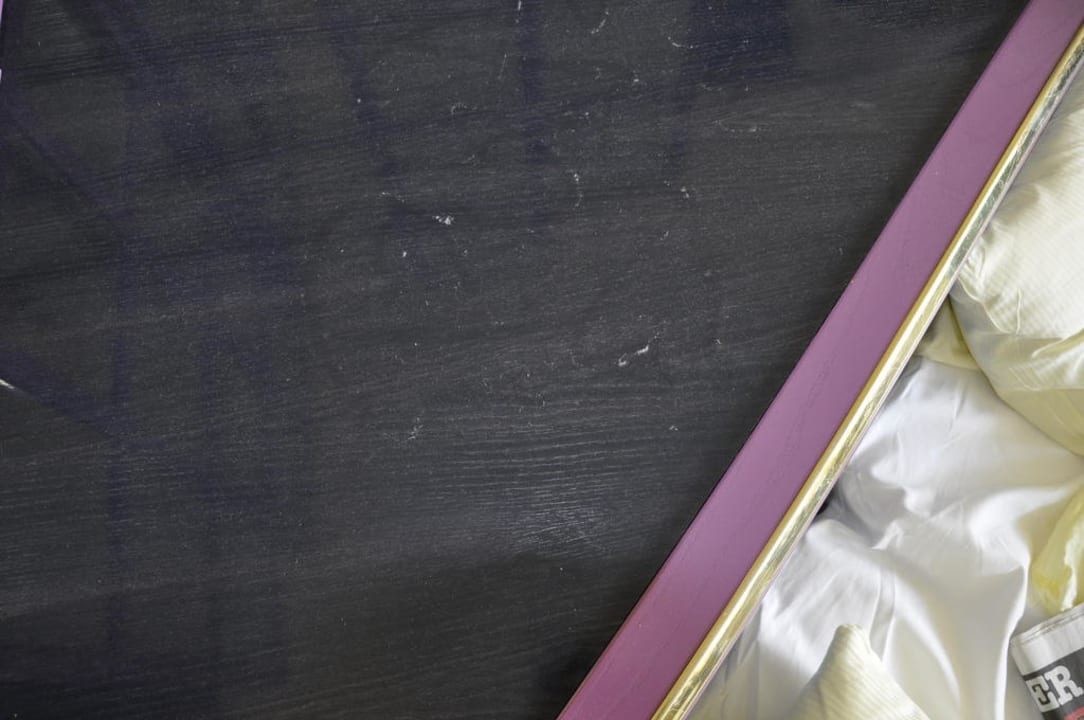 Staub auf dem Schrank Hotel Domicil Hamburg by Golden Tulip