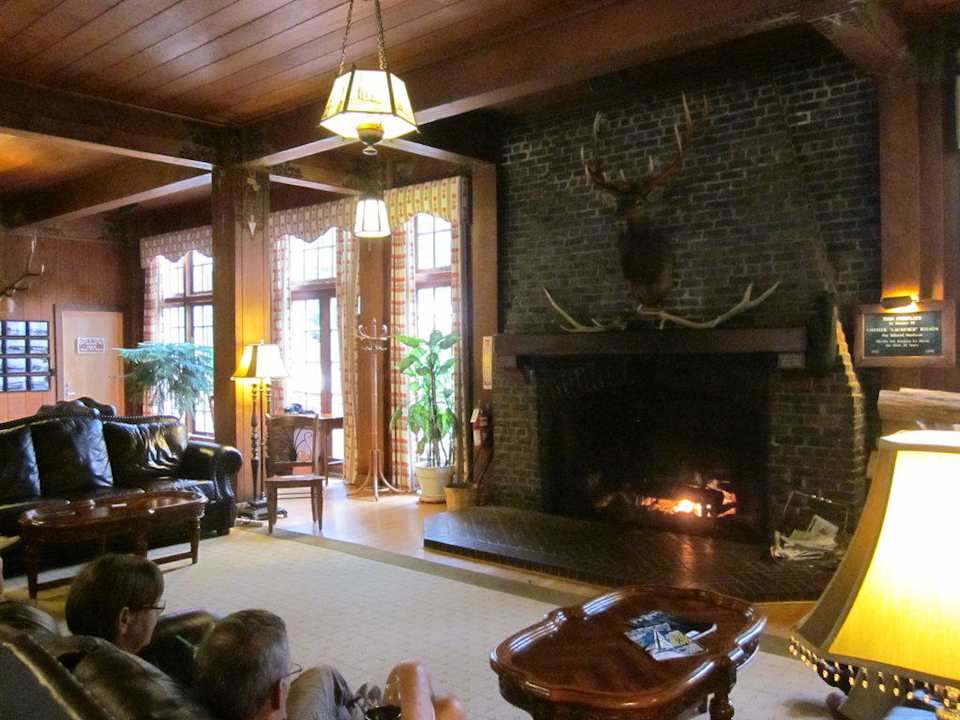 Die Lobby im Haupthaus Lake Quinault Lodge