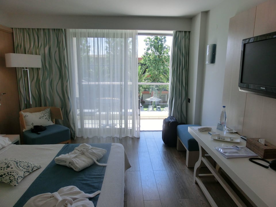 Neuwertige Zimmer.  Minos Mare Royal
