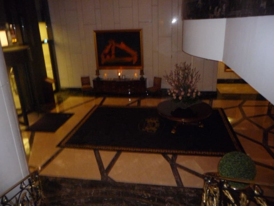 Blick in die Lobby... Breidenbacher Hof