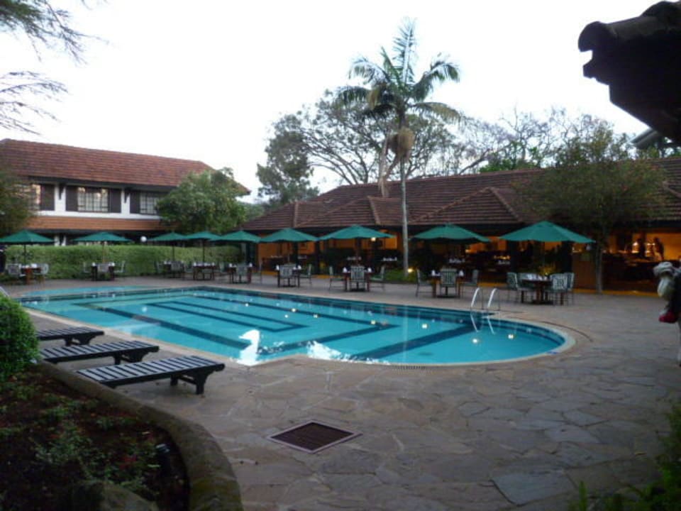 Pool mit Frühstückssaal Hotel Southern Sun Mayfair